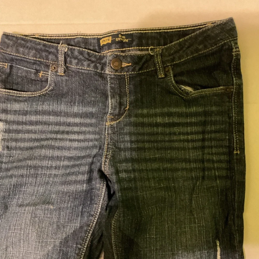Levi’s Boys‎ Youth Size 16 Regular Slim Straight Jeans.